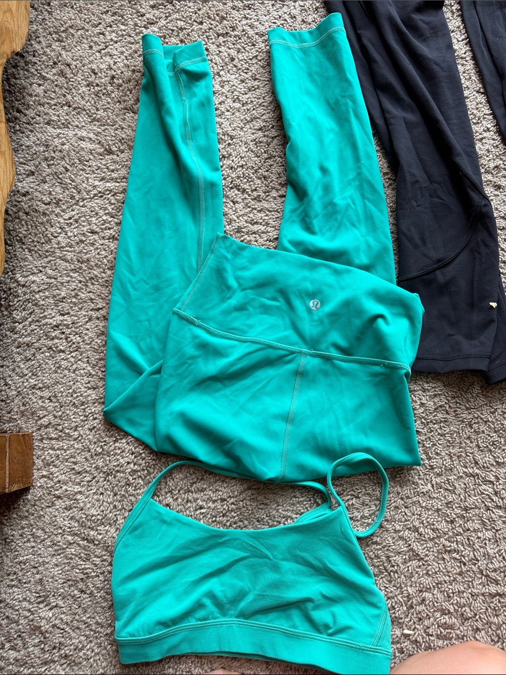 lululemon athletica wunder train 25” Teal Sports Bra and Leggings Set